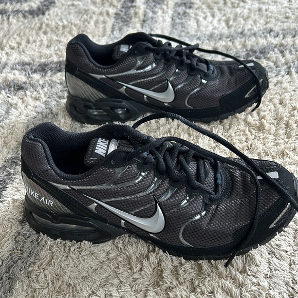 Men’s size 10 Nike Sneakers - Picture 2 of 5